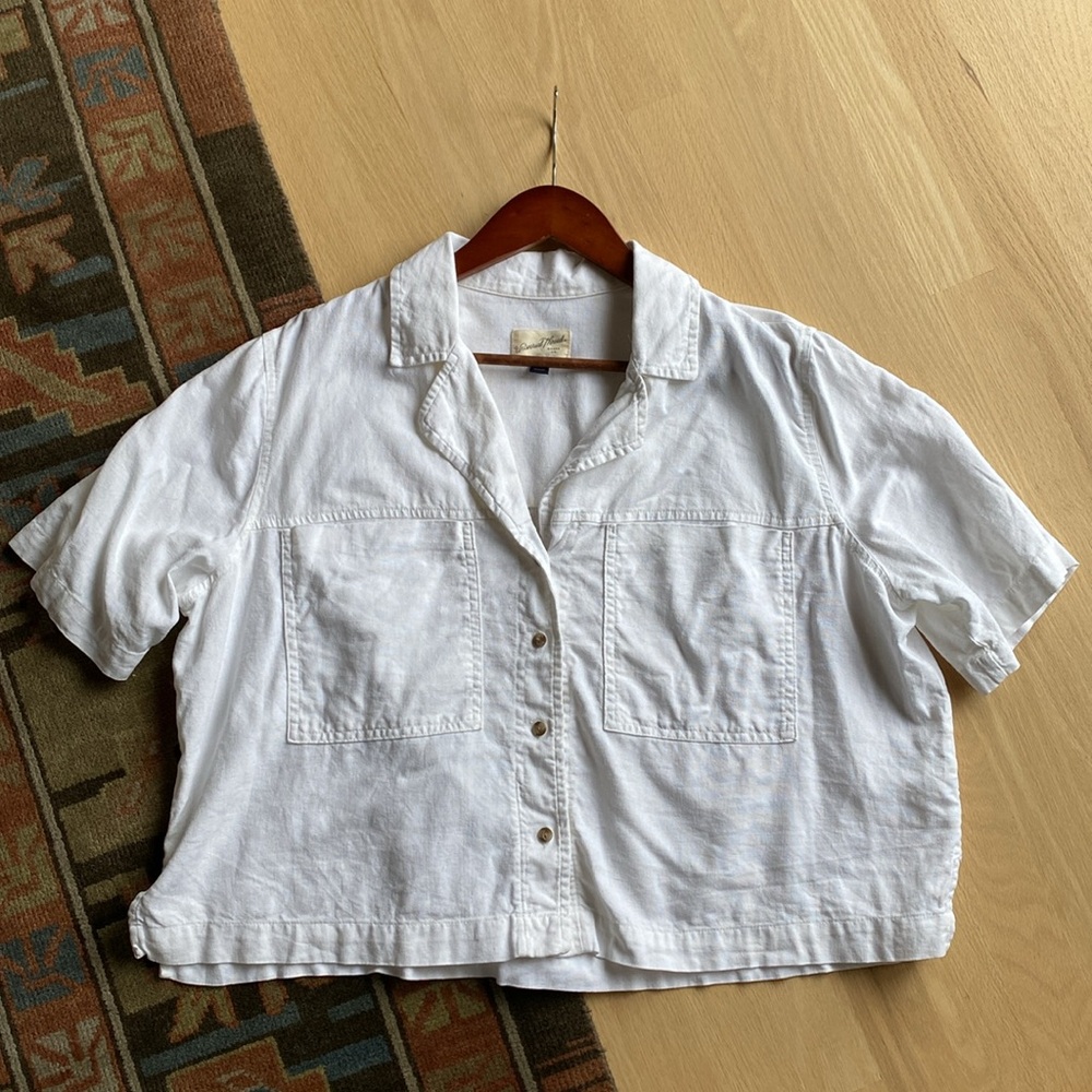 Universal Thread - Women’s Short Sleeve Collared Button-Down Shirt - White